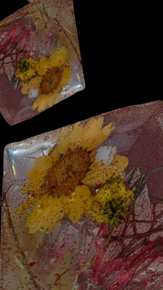 Floral pyramid for window sill or tabletop
